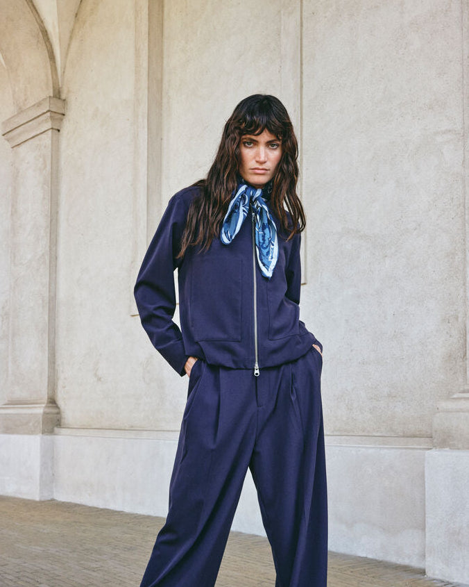 Modelshot / Salute Navy / Detail